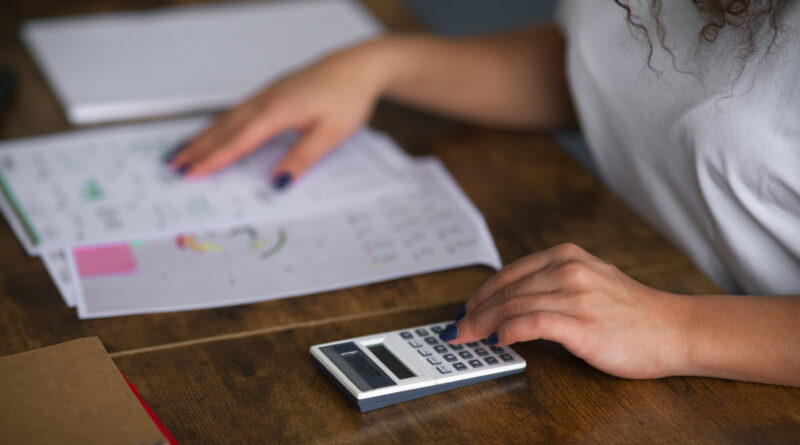 Gráfico mostrando como calcular o vale-combustível e comparar custos corporativos com o cartão Trio Card.